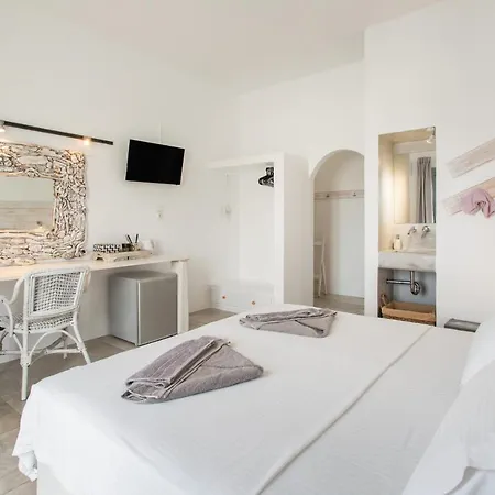 Irini Naousa (Paros)