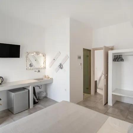 Irini Guest house 3*