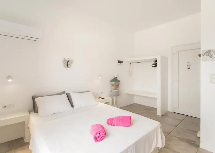 Irini Naousa (Paros)