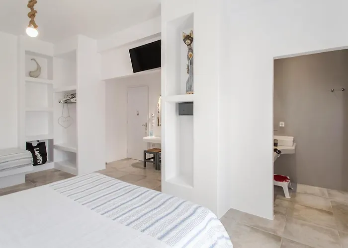 Irini Naousa (Paros)